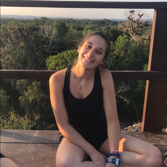 Meet your Posher, Carlie - Picture 1 of 1